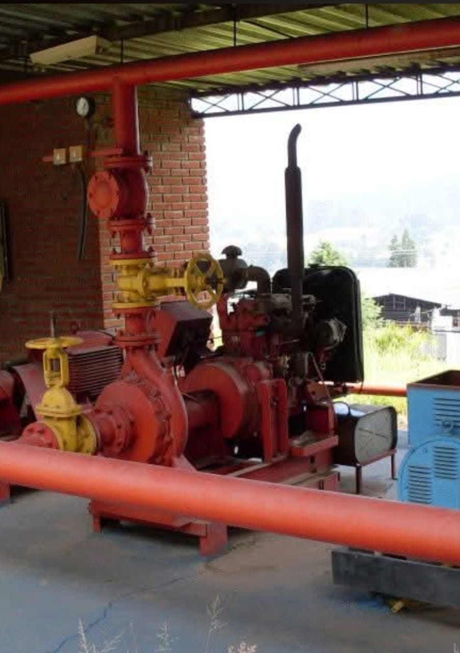 Manutenção de sistema de bombeamento hidráulico industrial